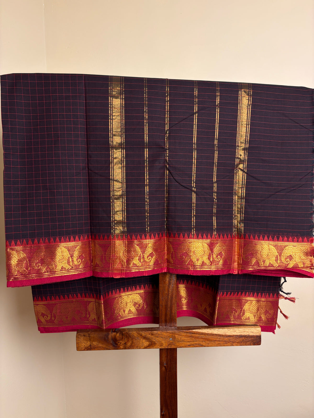 Kanchi - Black & Red checks